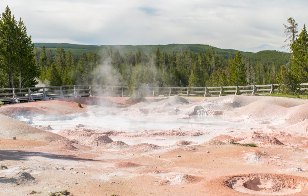 Top Scenic Drives and Top Attractions Yellowstone National Park Fountain Paint Pot,