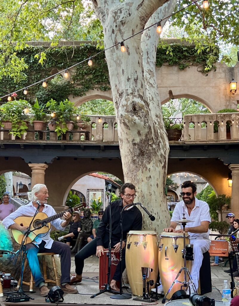 Musicians in a courtyard at Tlaquepaque Village